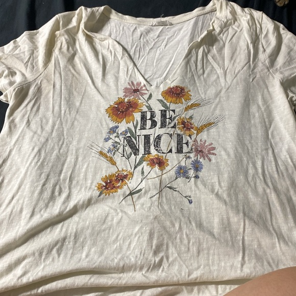 Low cut t-shirt - Picture 2 of 2